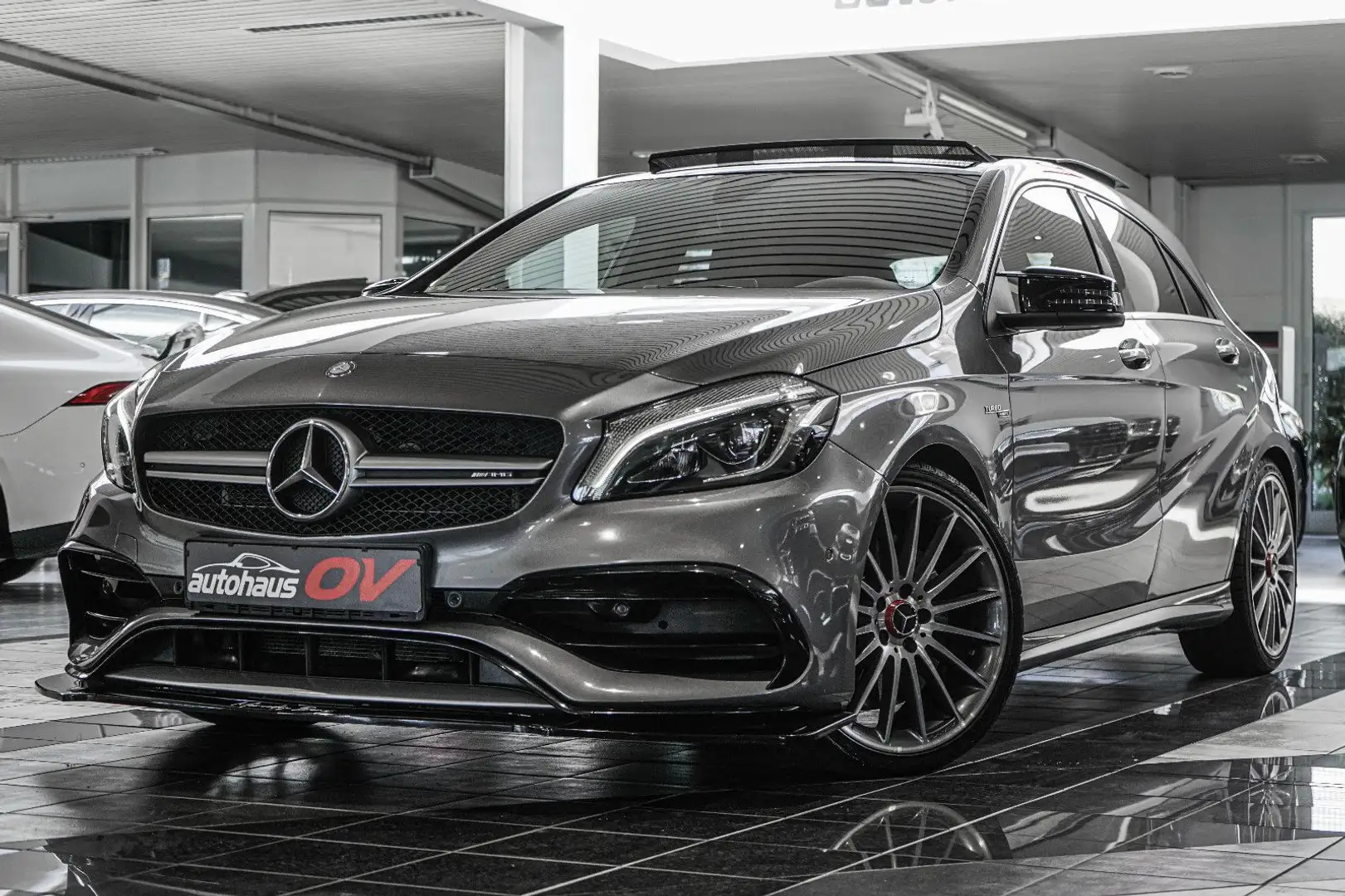 Mercedes-Benz A 45 AMG 4Matic*Performance*Kamera*Panorama* Gris - 1