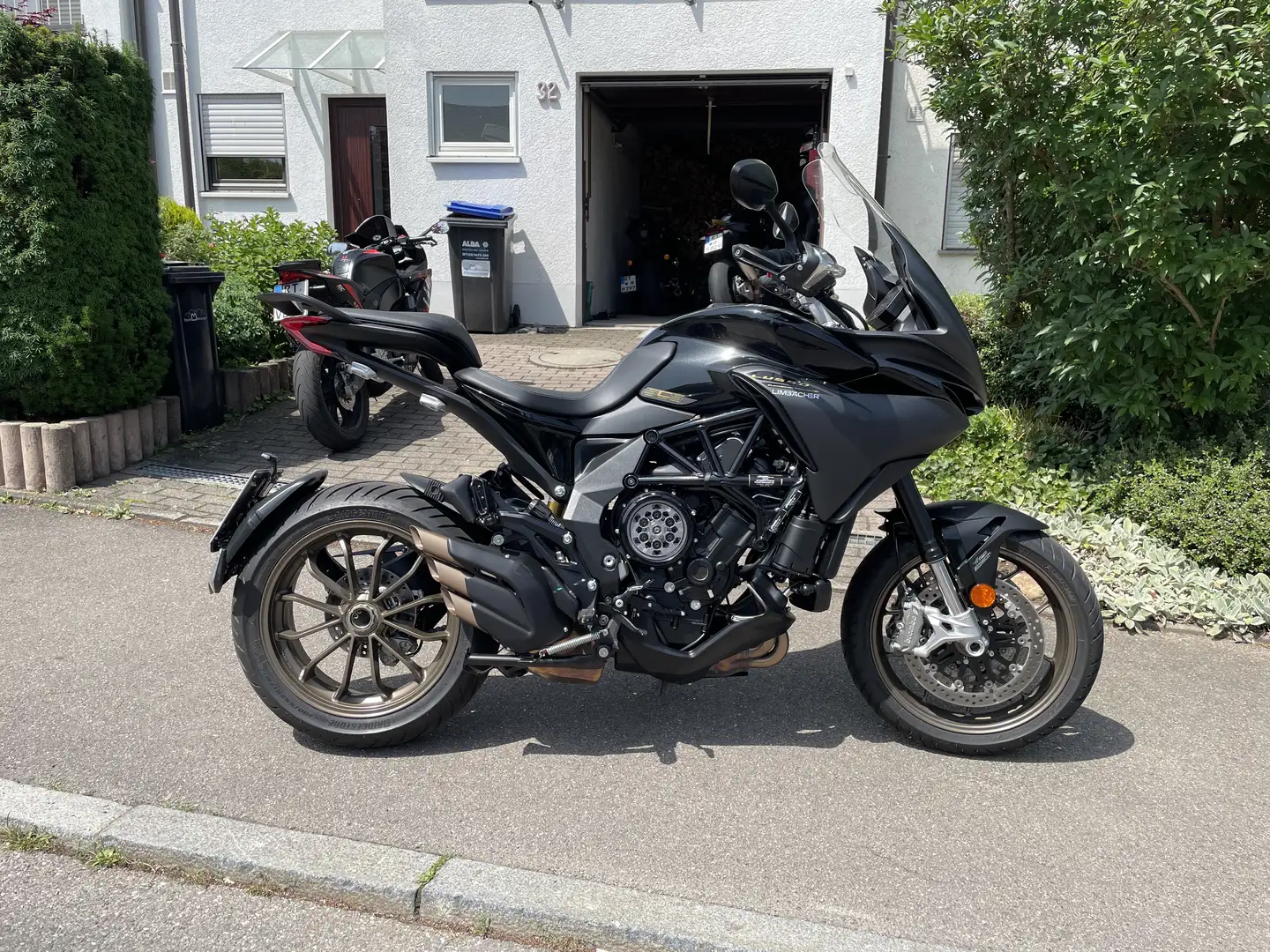 MV Agusta Turismo Veloce 800 Lusso SCS Чёрный - 2