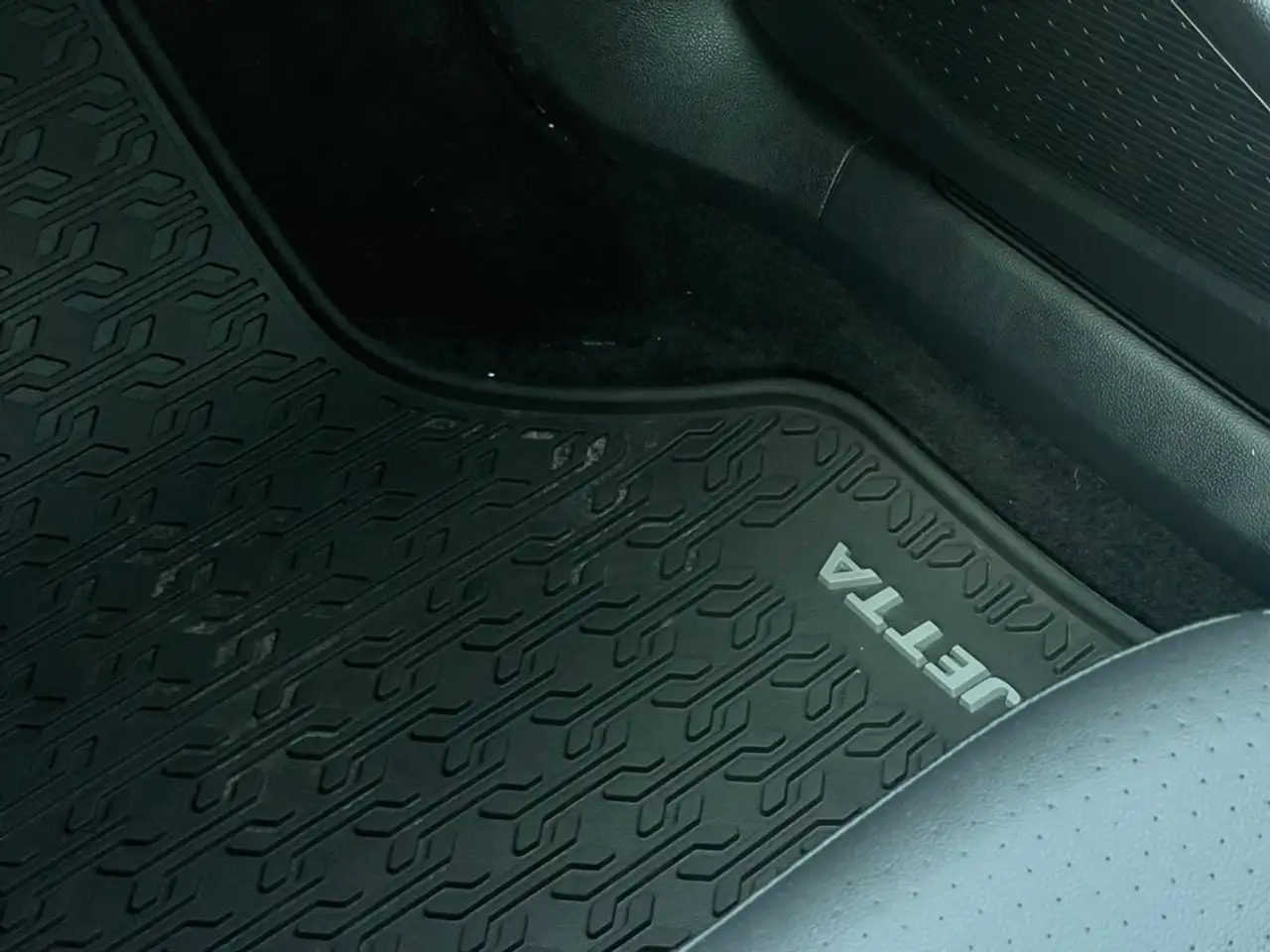 Volkswagen Jetta снимка Volkswagen Jetta
