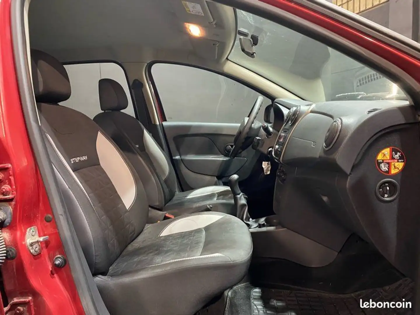 Dacia Sandero stepway 0.9 tce ambiance (90cv) carnet d’entretien complet contrôle technique récent garantie reprise Rouge - 2