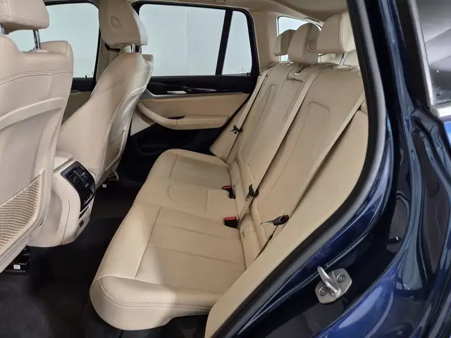 BMW X3 view 8