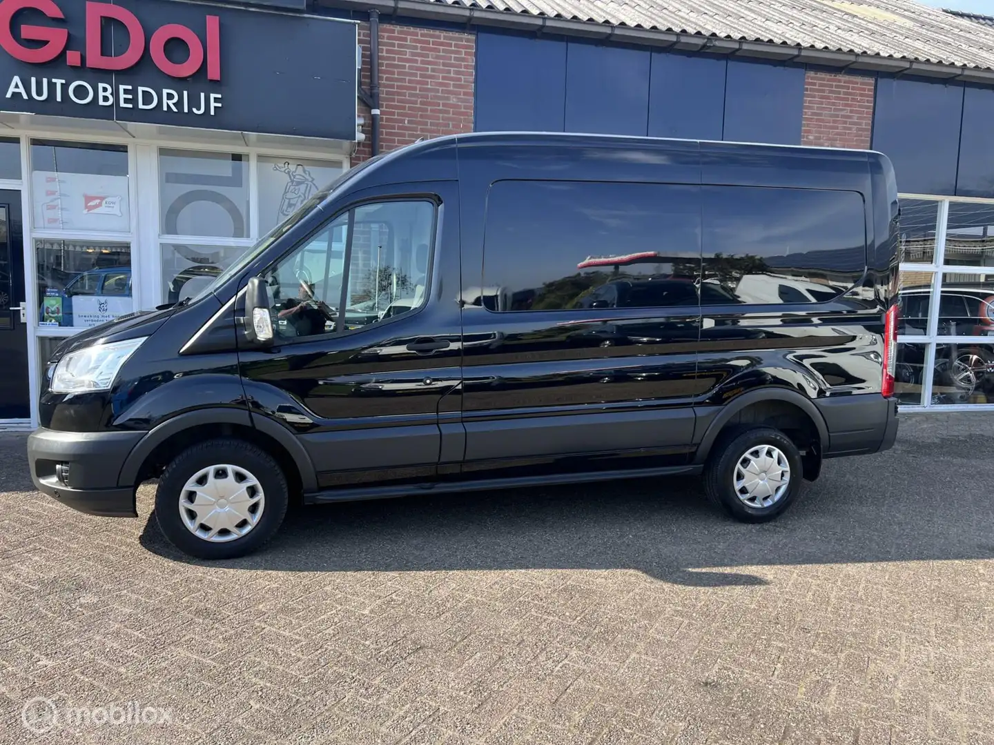 Ford Transit 350 2.2 TDCI L2H2 Trend Zwart - 2