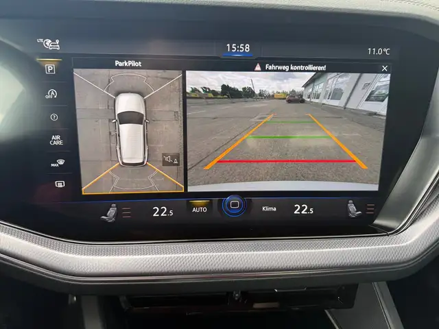 Volkswagen Touareg view 13