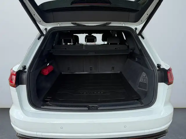 Volkswagen Touareg view 14