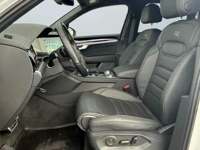 Volkswagen Touareg view 7