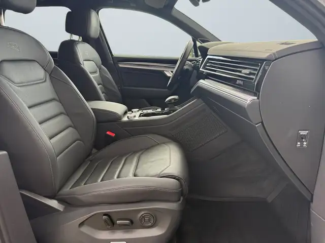 Volkswagen Touareg view 10