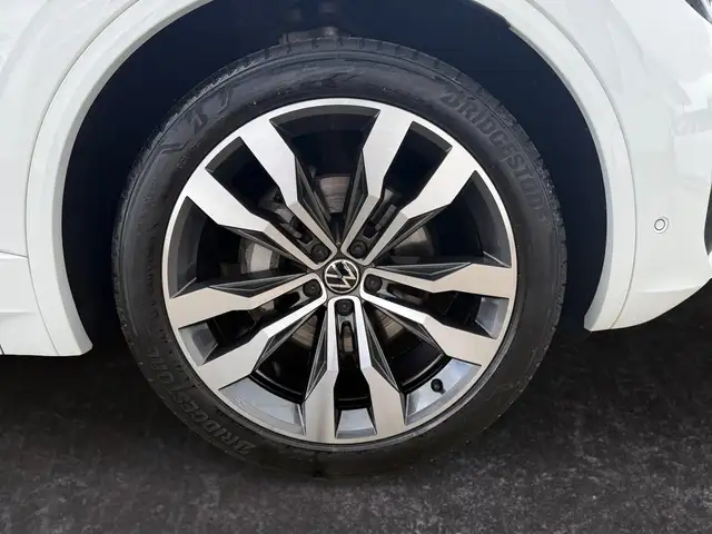 Volkswagen Touareg view 15
