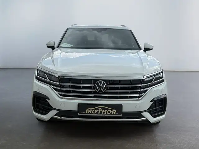 Volkswagen Touareg view 6