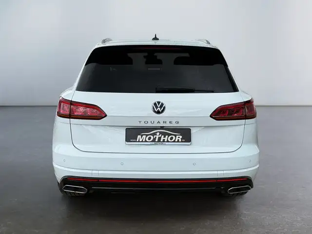 Volkswagen Touareg view 5