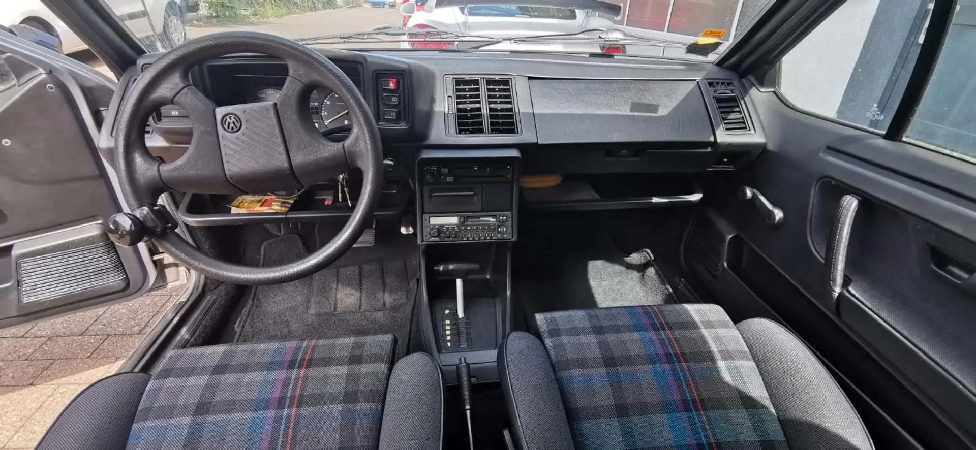 Volkswagen Scirocco /1HAND/ORIGINAL ZUSTAND/AUTOMATIK Срібний - 2