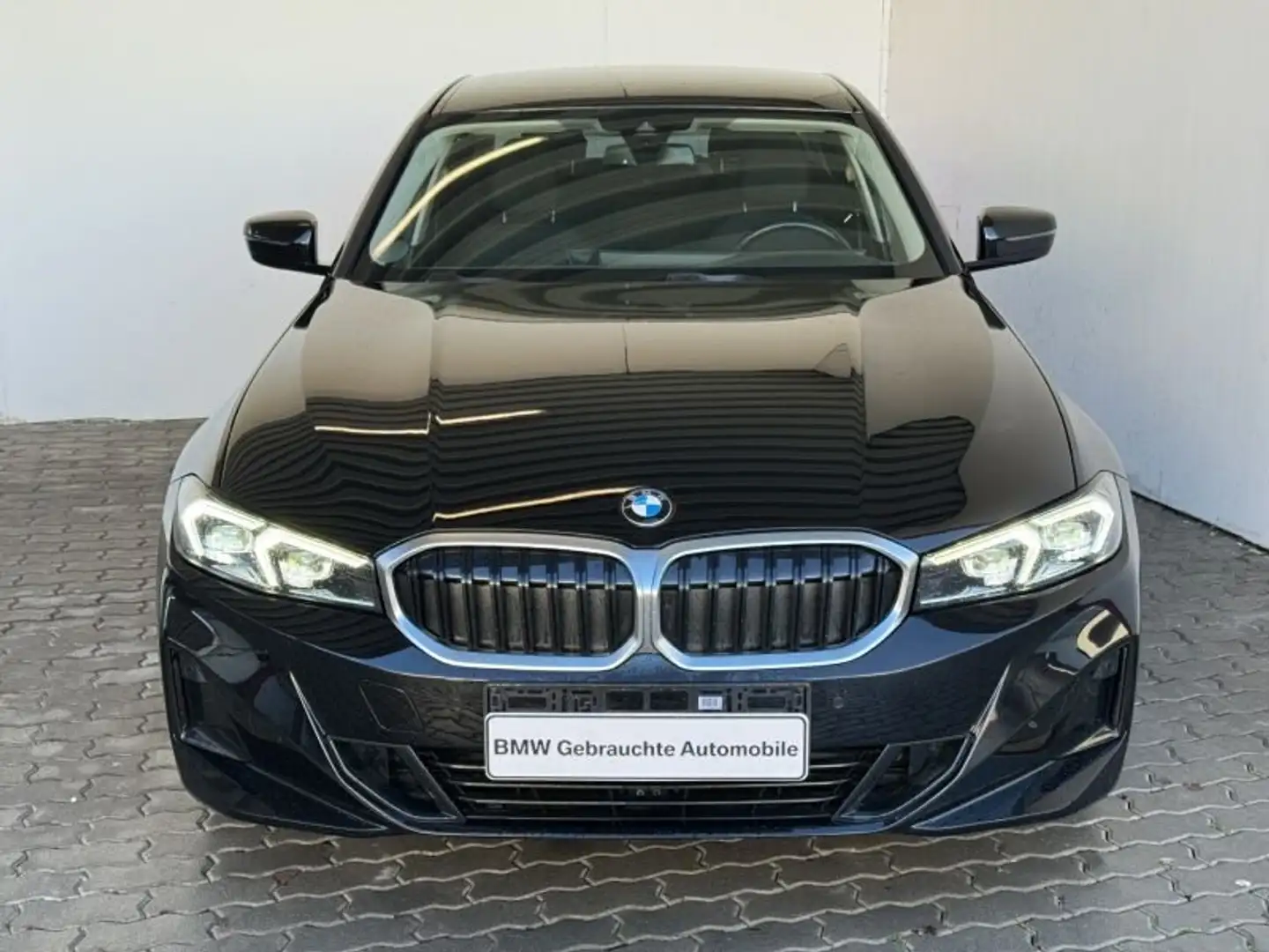 BMW 318 i Lim. Navi.LED.PDCvo+hi.Ambiente.Sport-Lr Schwarz - 2
