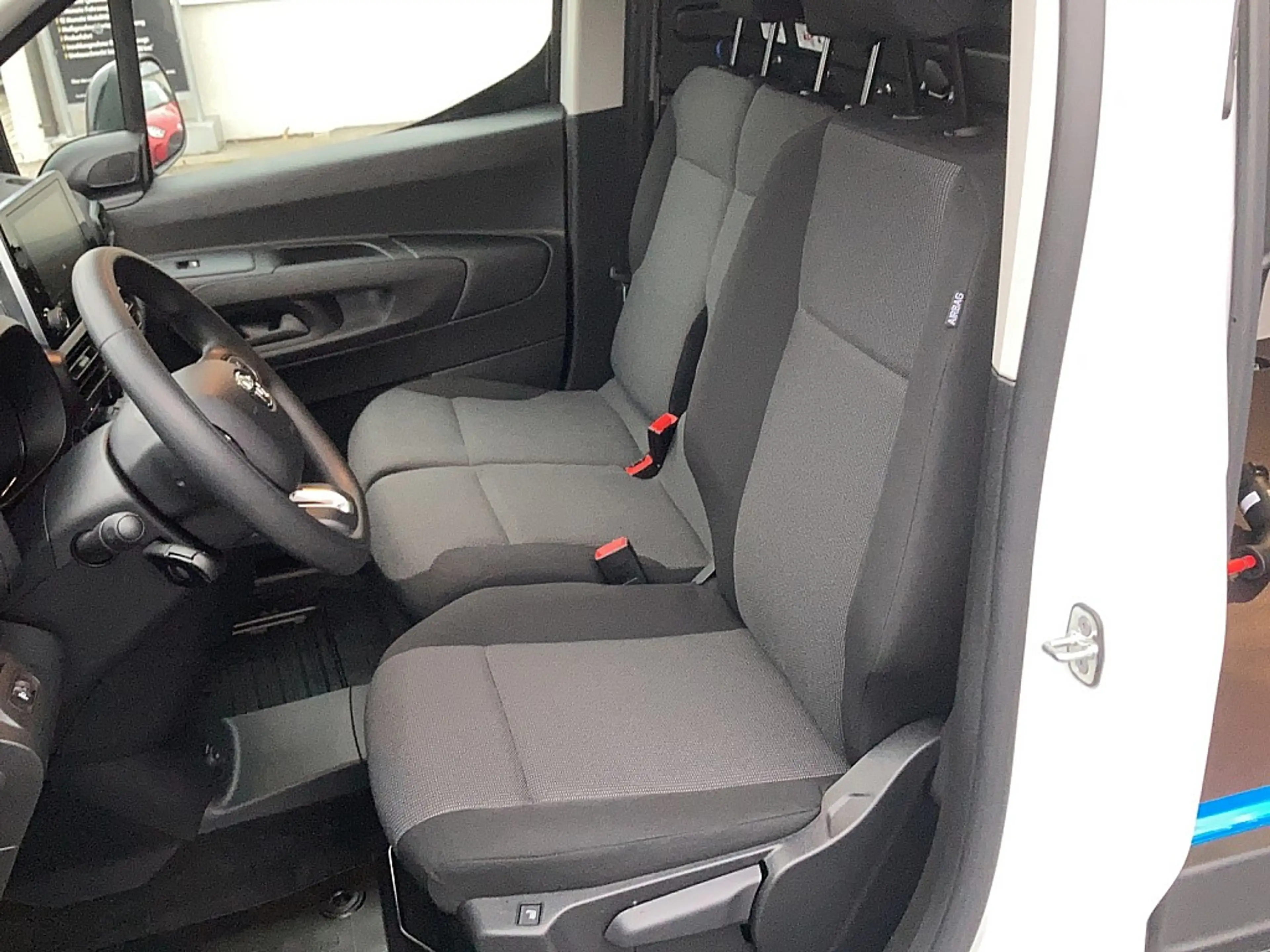 Toyota Proace City Electric KW Comfort L2 + NAVIPAKET! — photo 11