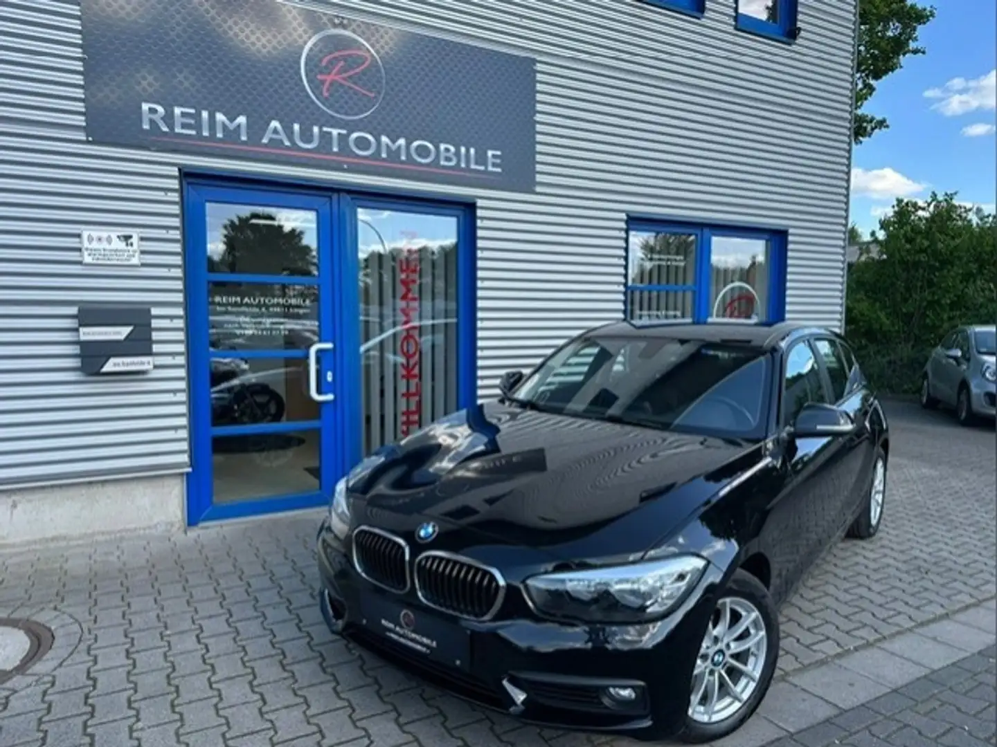 BMW 120 i Advantage AUTOMATIK 5-TÜREN *NAVI*LED*LM*BUSINE Schwarz - 1