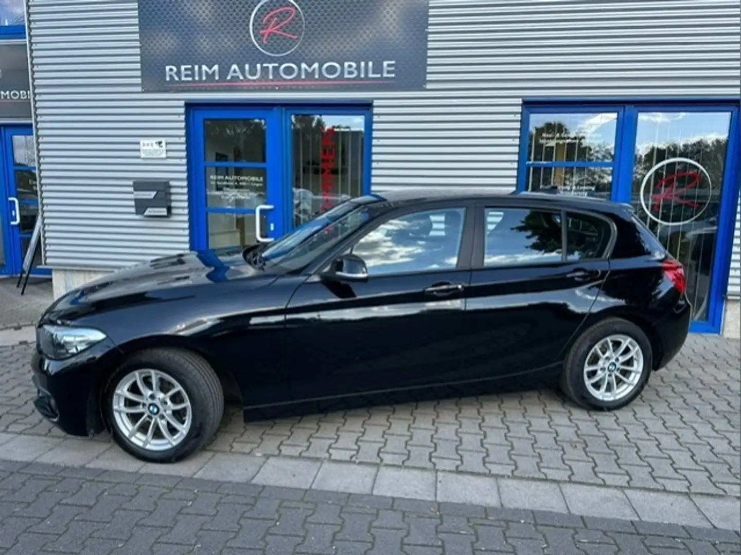 BMW 120 i Advantage AUTOMATIK 5-TÜREN *NAVI*LED*LM*BUSINE Schwarz - 2