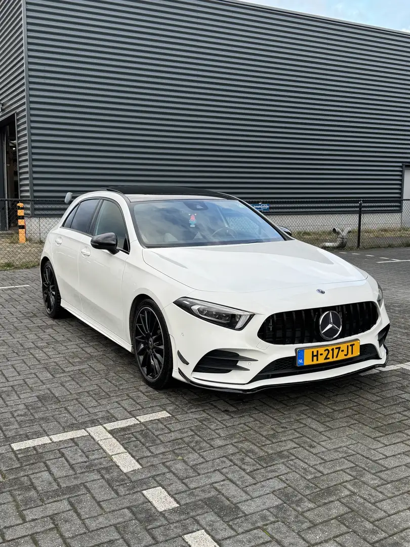 Mercedes-Benz A 250 7G-DCT AMG Line - 2