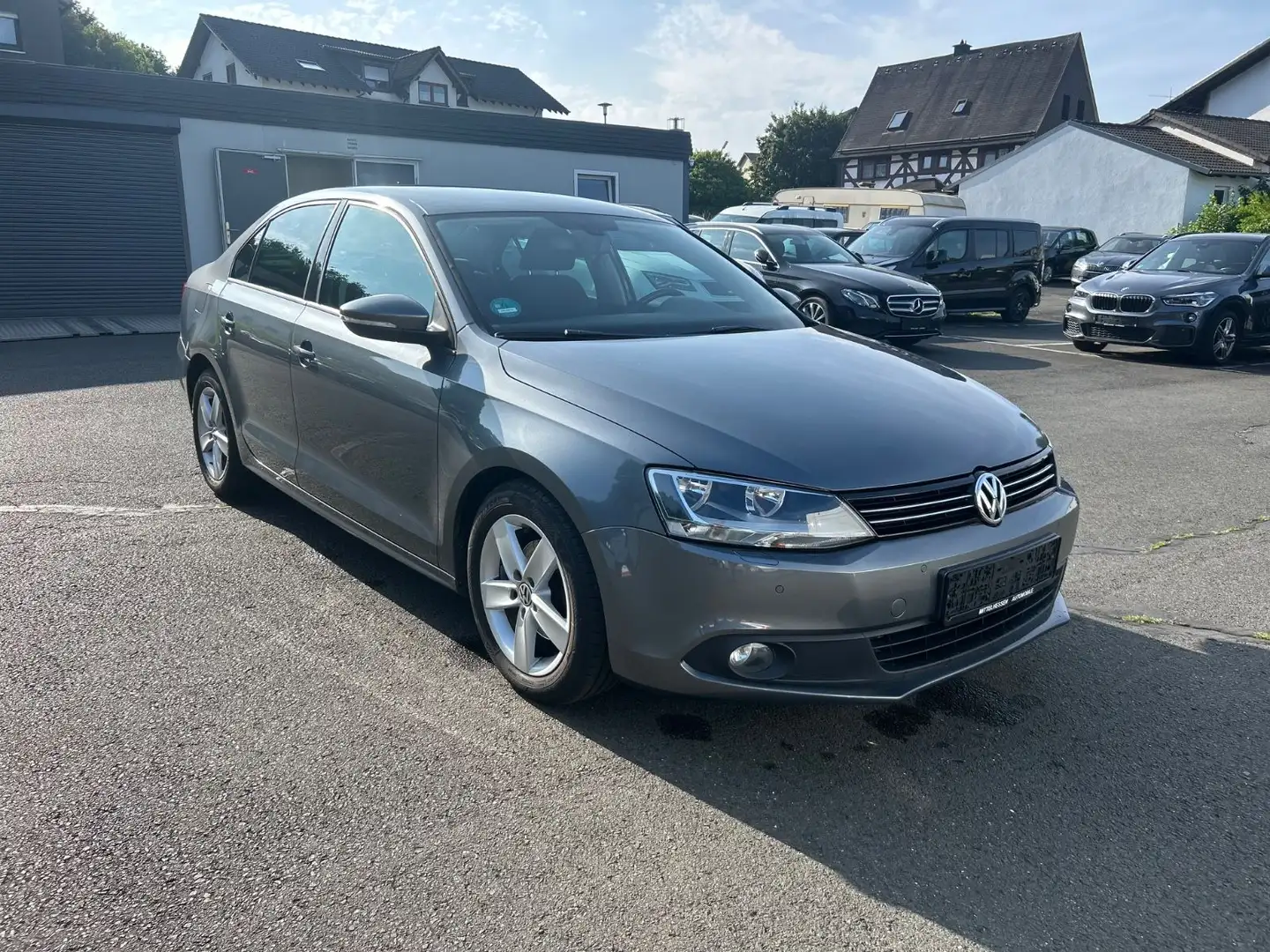 Volkswagen Jetta VI 1.6 TDI 2.HD/CARPLAY/TEMPO/CLIMATRONIC Grau - 2