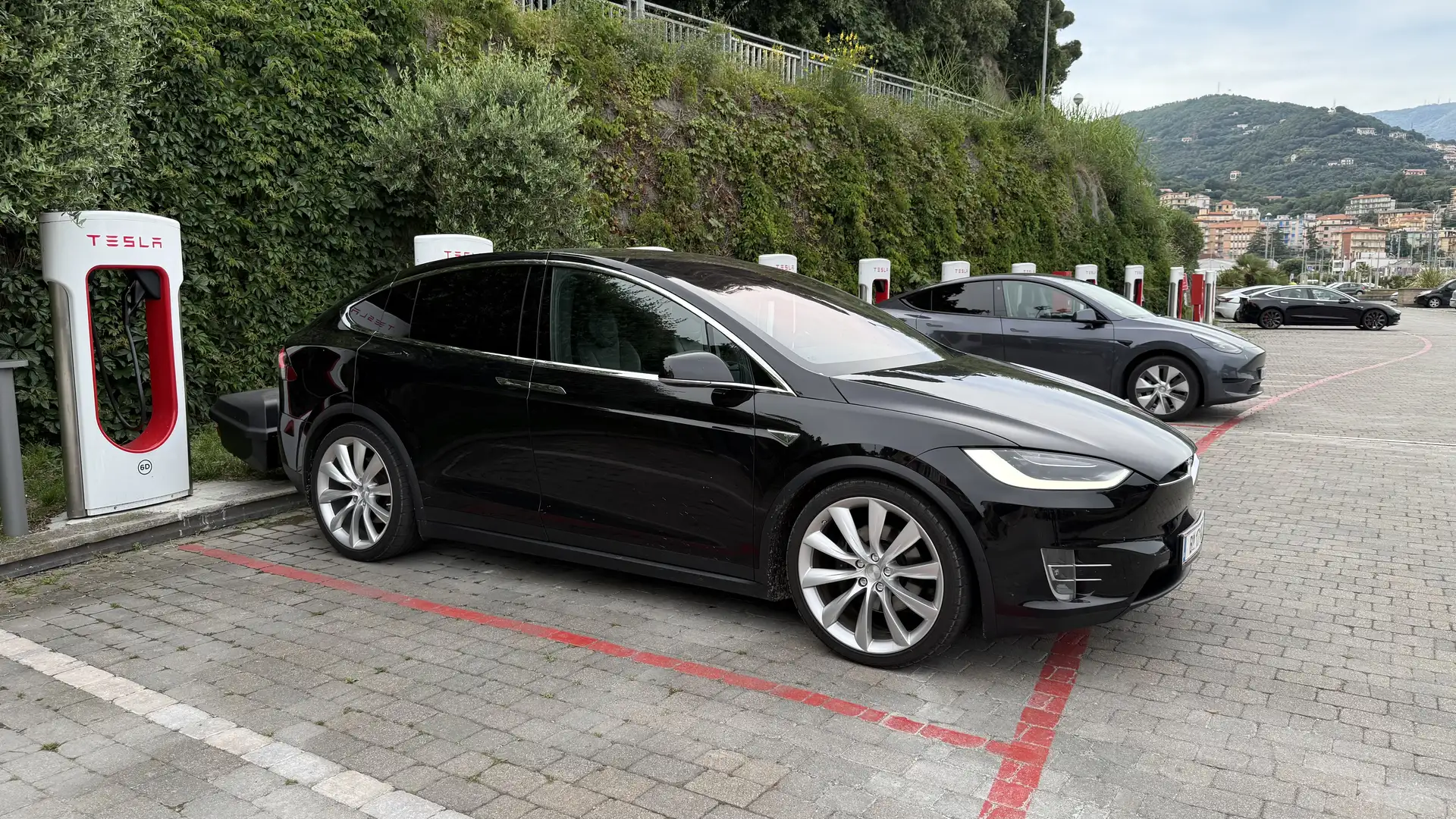 Tesla Model X Tesla Model X 90D Top-Zustand | 6 Sitzer | MCU2 | Gratis Supercharging | SoH 88% | Allrad | 8-fach Bereifung Schwarz - 1
