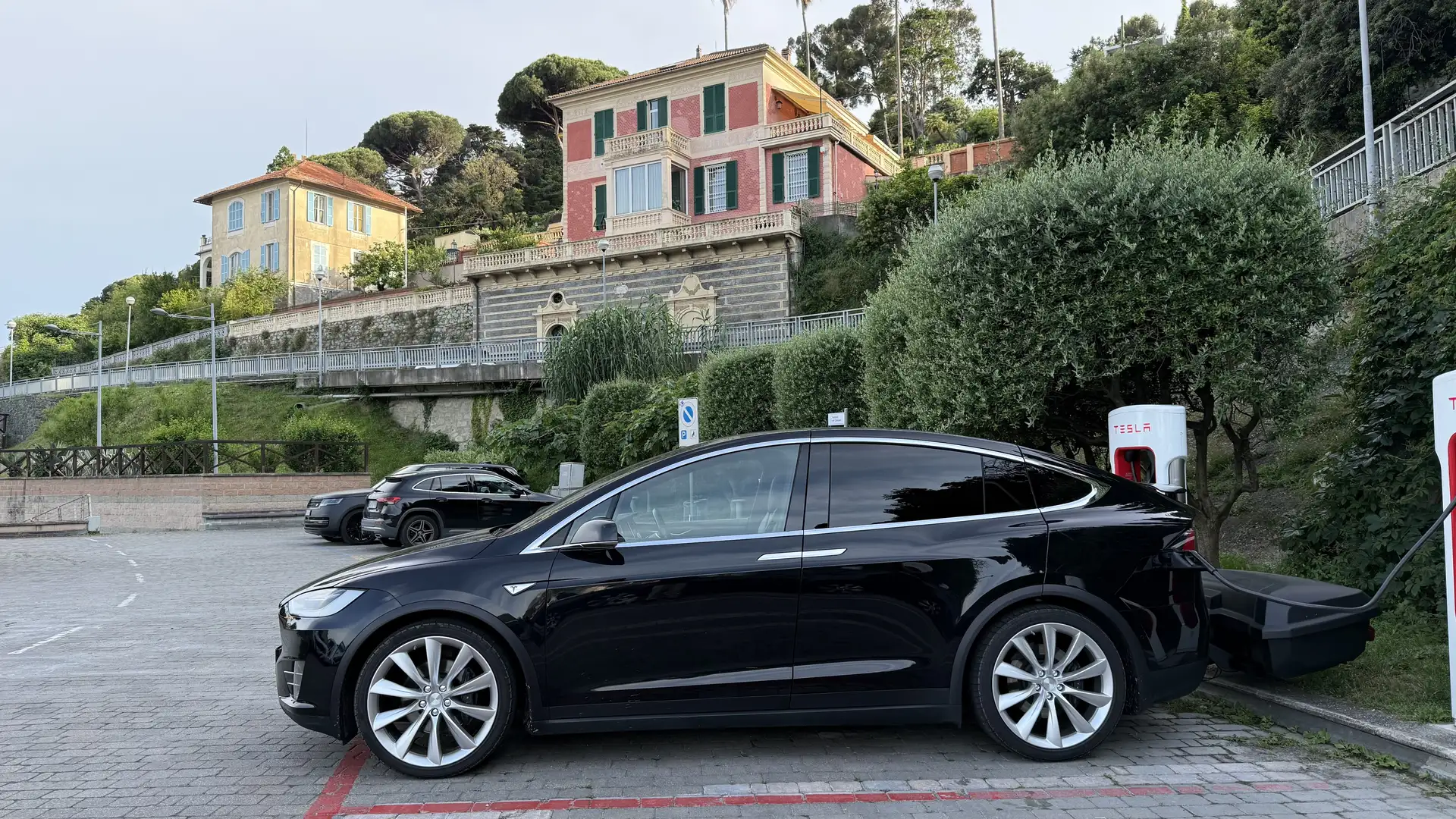 Tesla Model X Tesla Model X 90D Top-Zustand | 6 Sitzer | MCU2 | Gratis Supercharging | SoH 88% | Allrad | 8-fach Bereifung Schwarz - 2