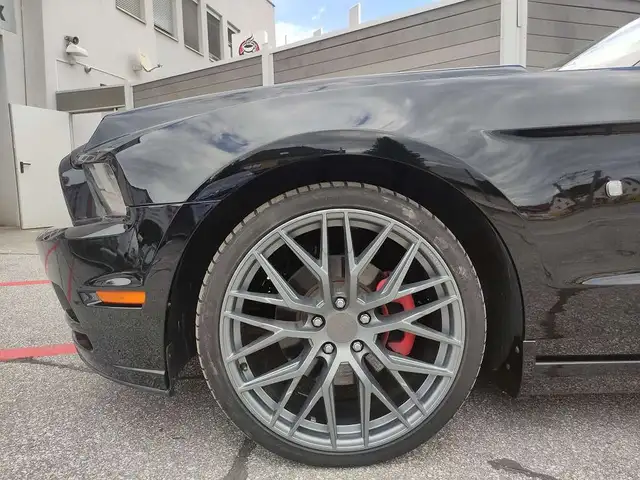 Ford Mustang view 7