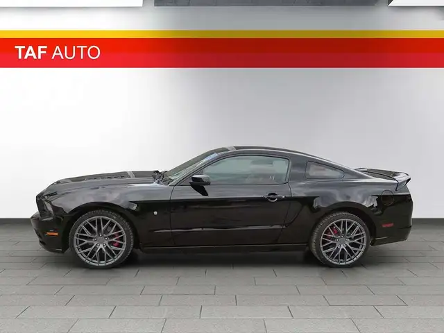 Ford Mustang view 6