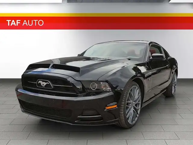 Ford Mustang view 5