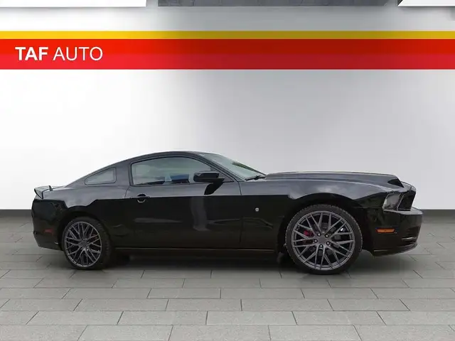 Ford Mustang view 8