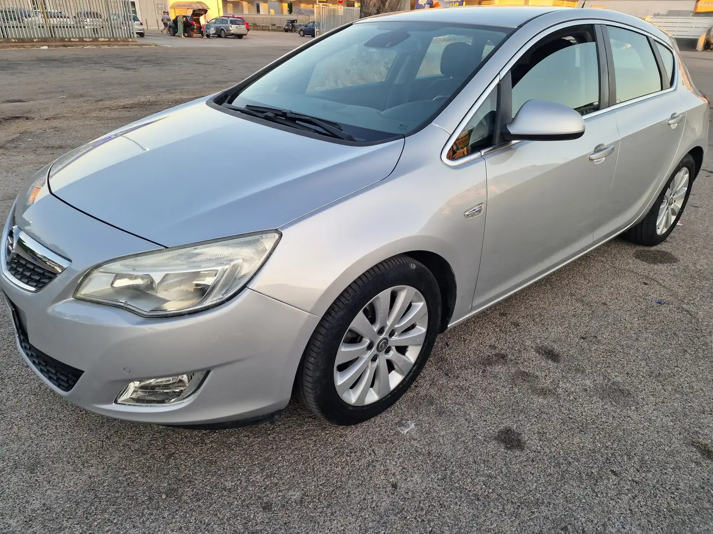 Opel Astra Astra 5p 1.7 cdti Elective 110cv Argintiu - 1