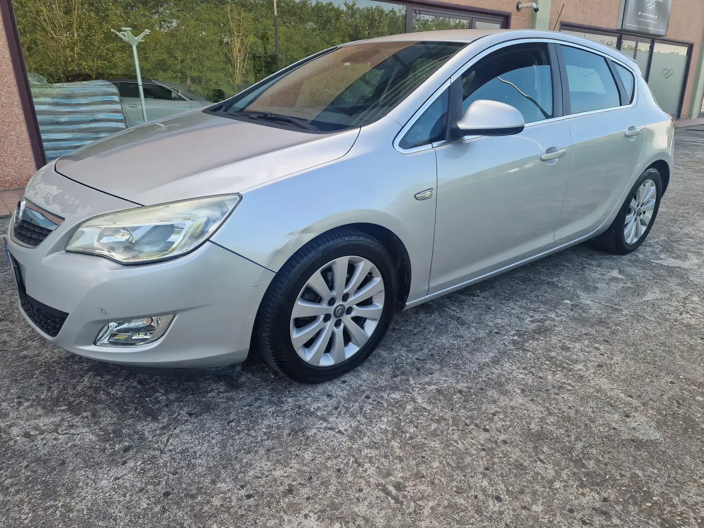 Opel Astra Astra 5p 1.7 cdti Elective 110cv Срібний - 1