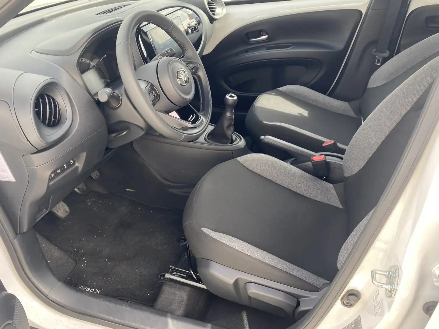 Toyota Aygo X 1.0 VVT-i MT play Blanc - 2