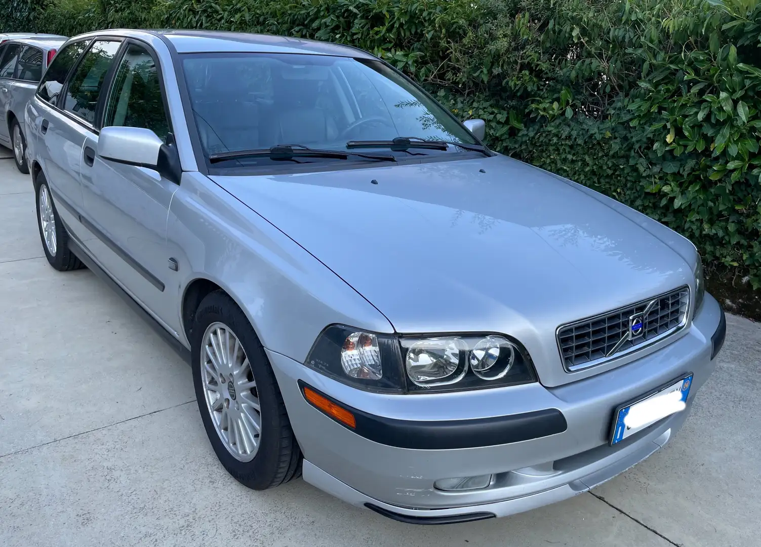 Volvo V40 1.9d Class 116cv Argento - 1