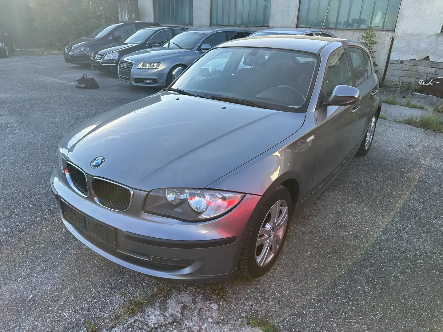 BMW 116 116d Österreich-Paket Grau - 1