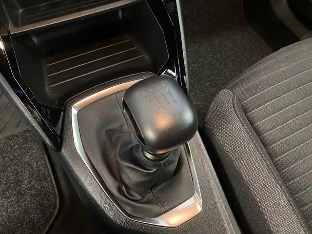 Peugeot 2008 view 12