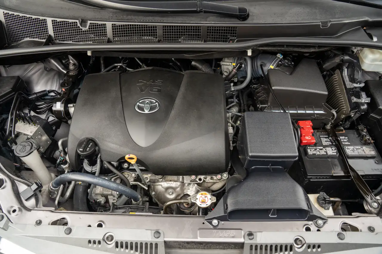 Toyota Sienna снимка Toyota Sienna