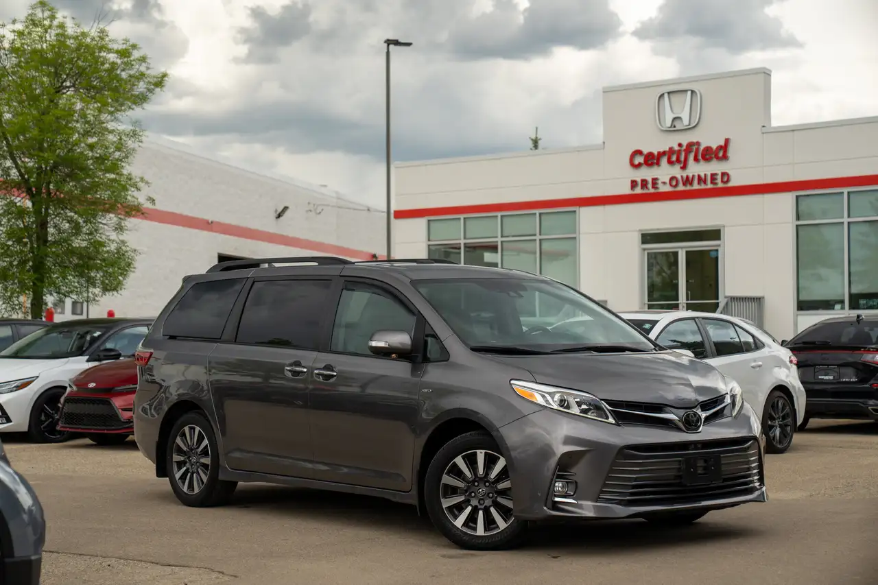 Toyota Sienna снимка Toyota Sienna