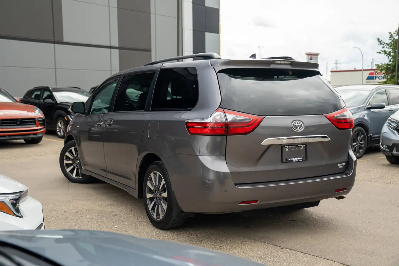 Toyota Sienna снимка Toyota Sienna