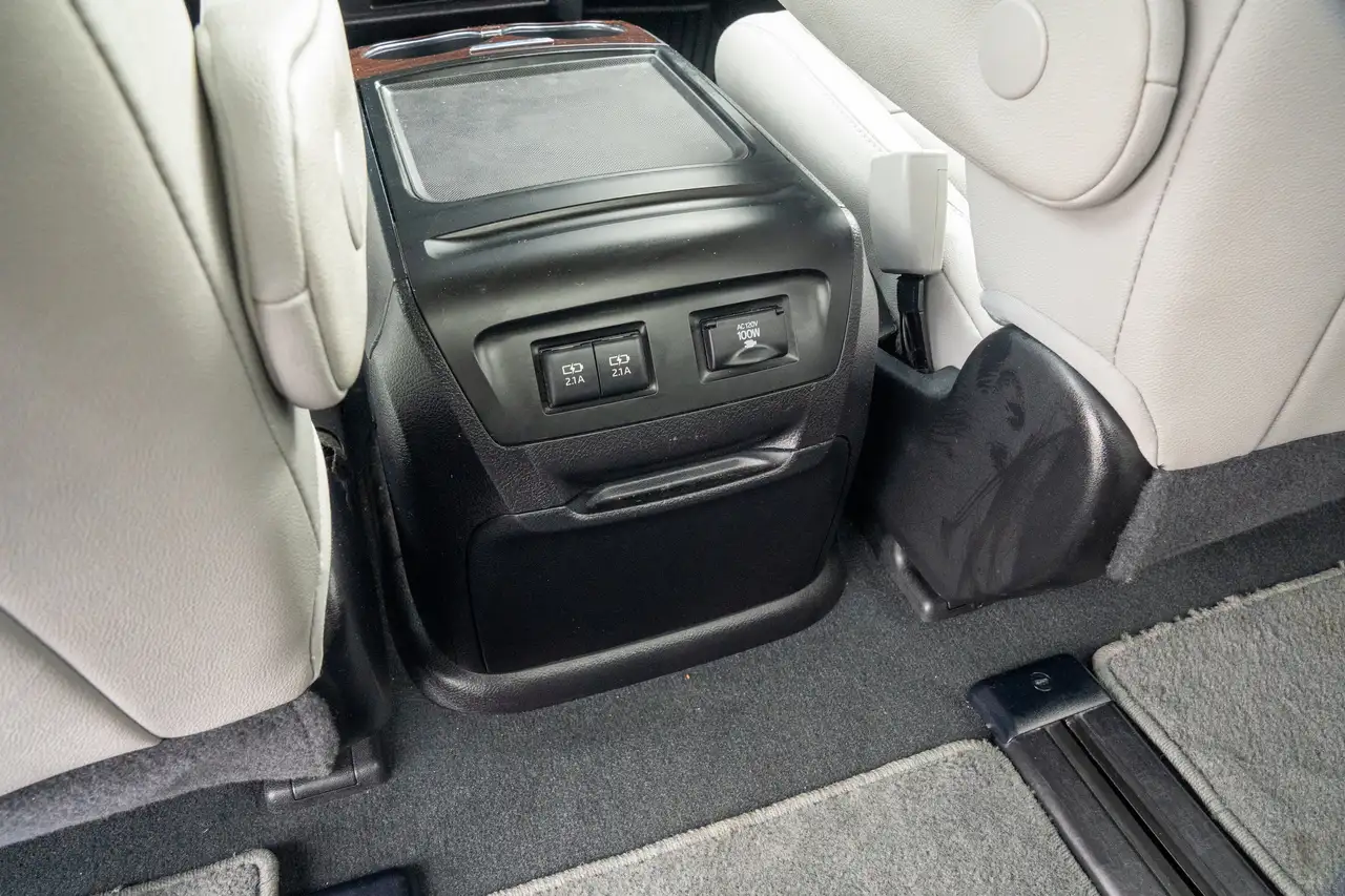 Toyota Sienna снимка Toyota Sienna
