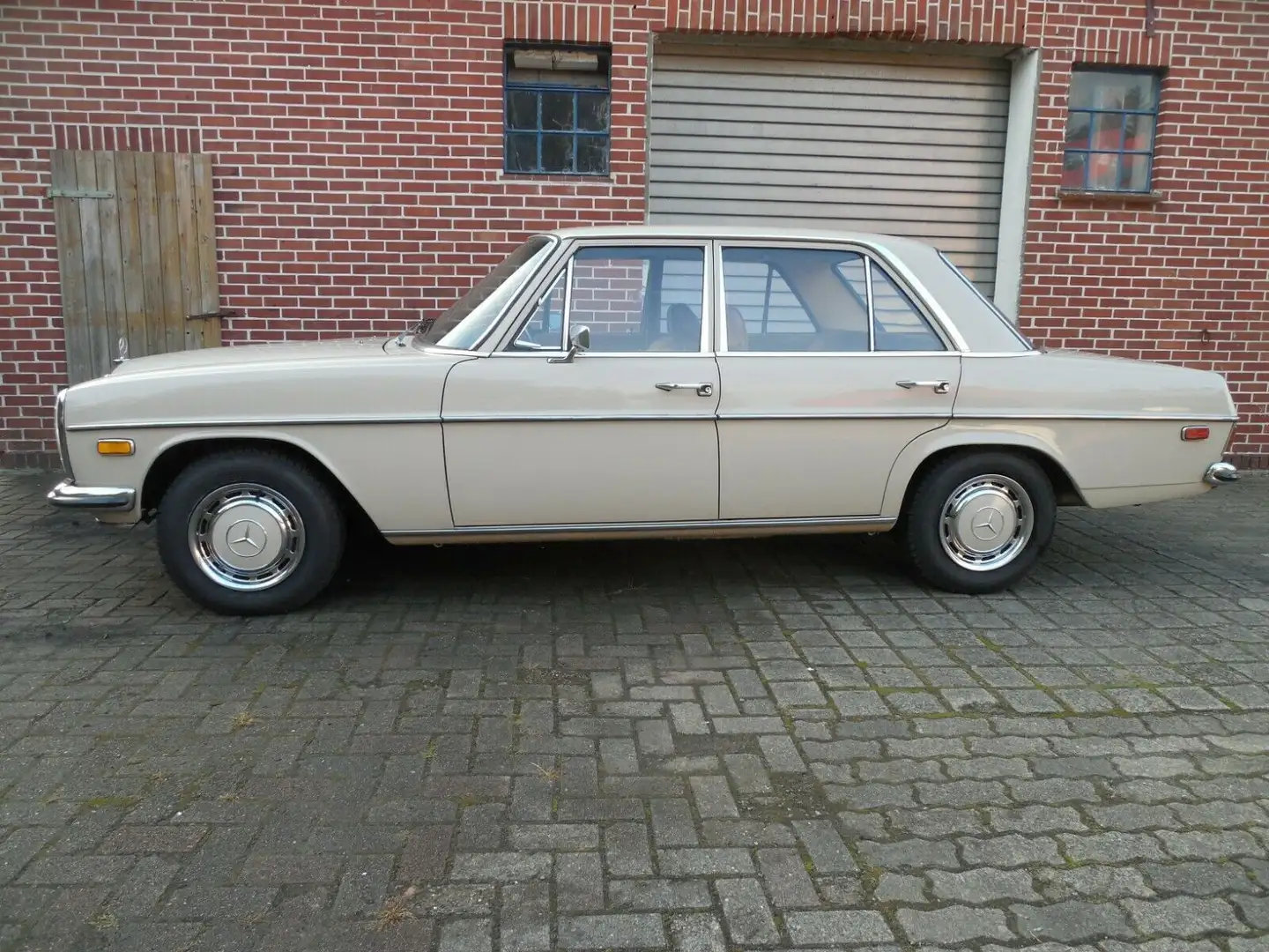 Mercedes-Benz 220 Diesel /8 -W115 - traumhafter Zustand Beige - 2