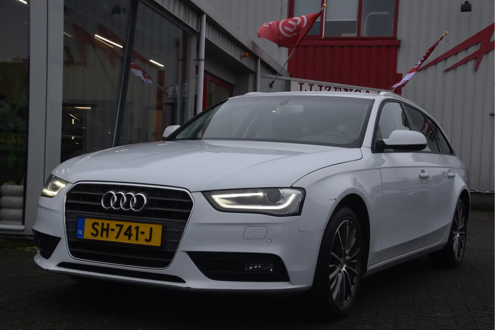 Audi A4 Avant 2.0 TDI Sport Edition Xenon | Navi | Stoelve Weiß - 2