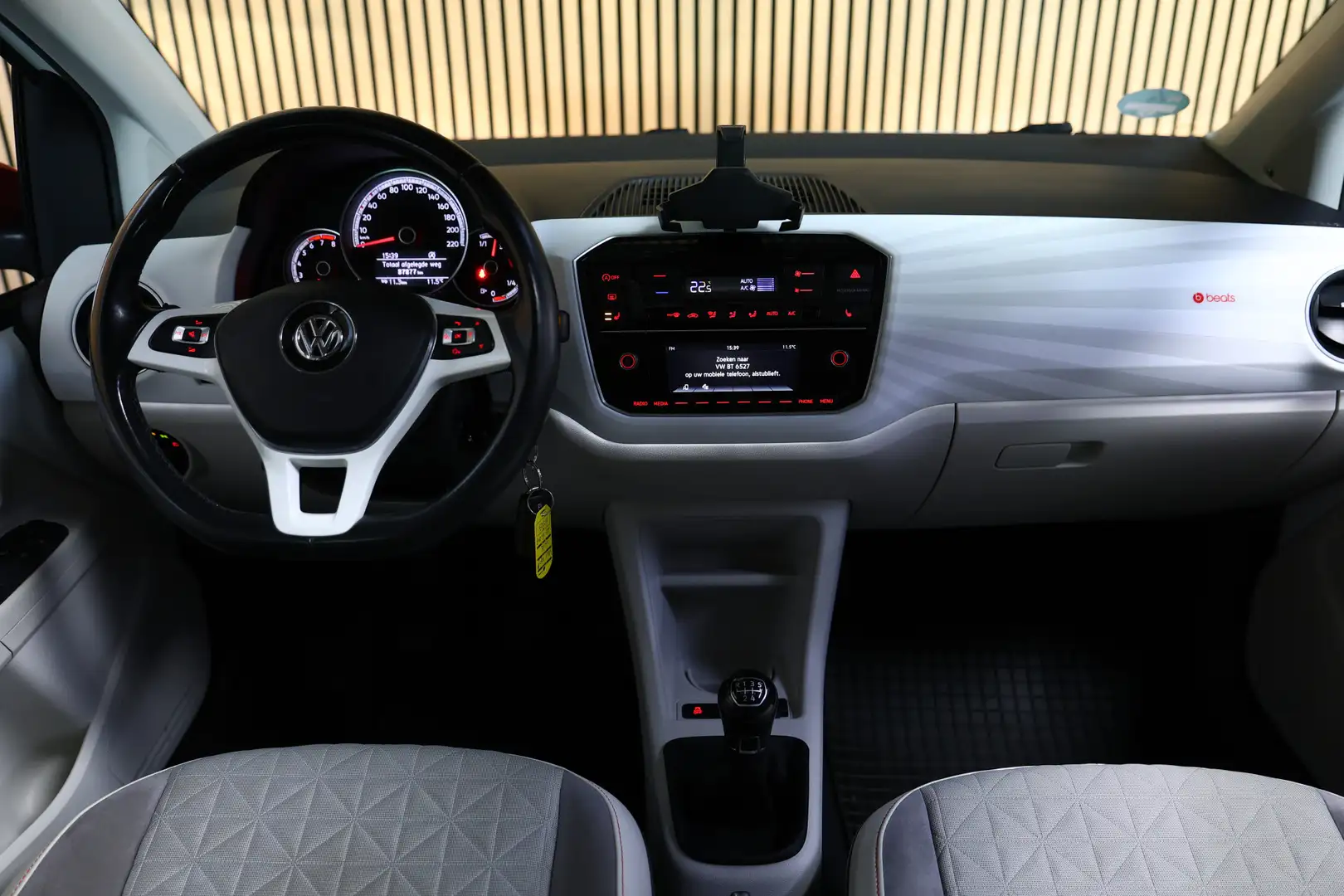 Volkswagen up! 1.0 TSI Beats Up! 90pk PANO BT PDC STOELVW CRUISE Wit - 2