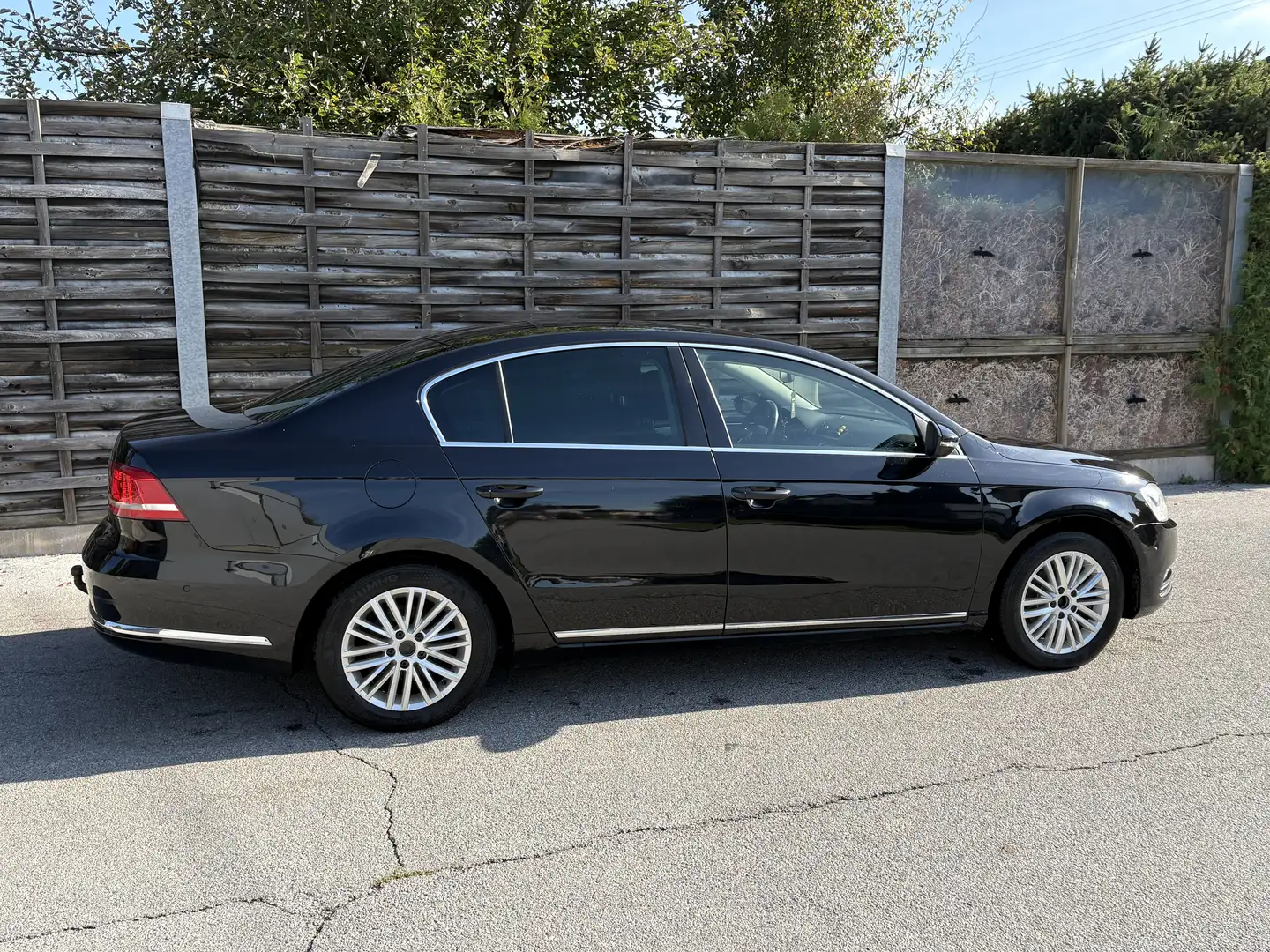 Volkswagen Passat Comfortline BMT 2,0 TDI DSG Schwarz - 2