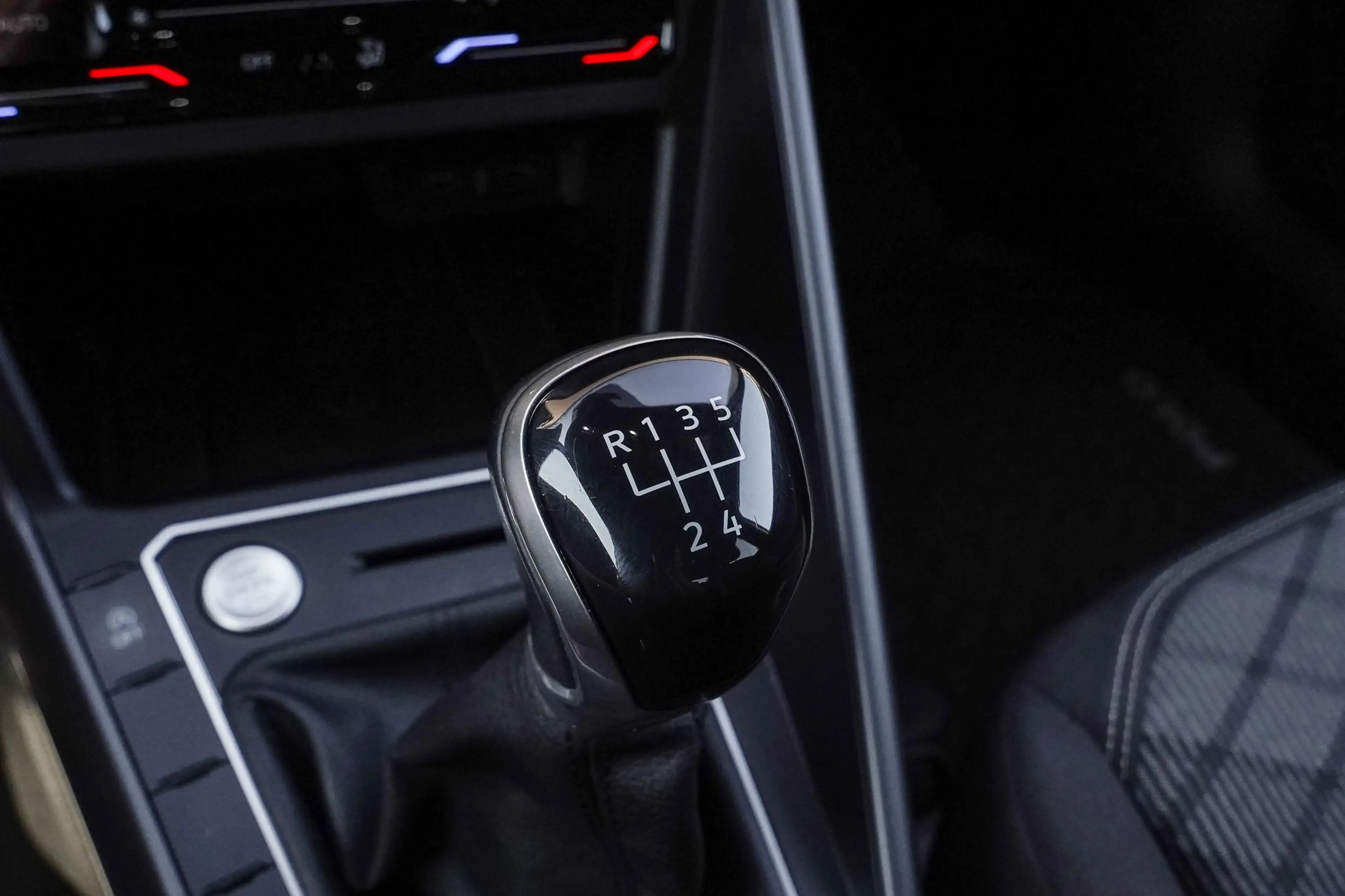 Volkswagen Polo 1.0 TSI R-Line Facelift|Digidash|Apple Crply — photo 21