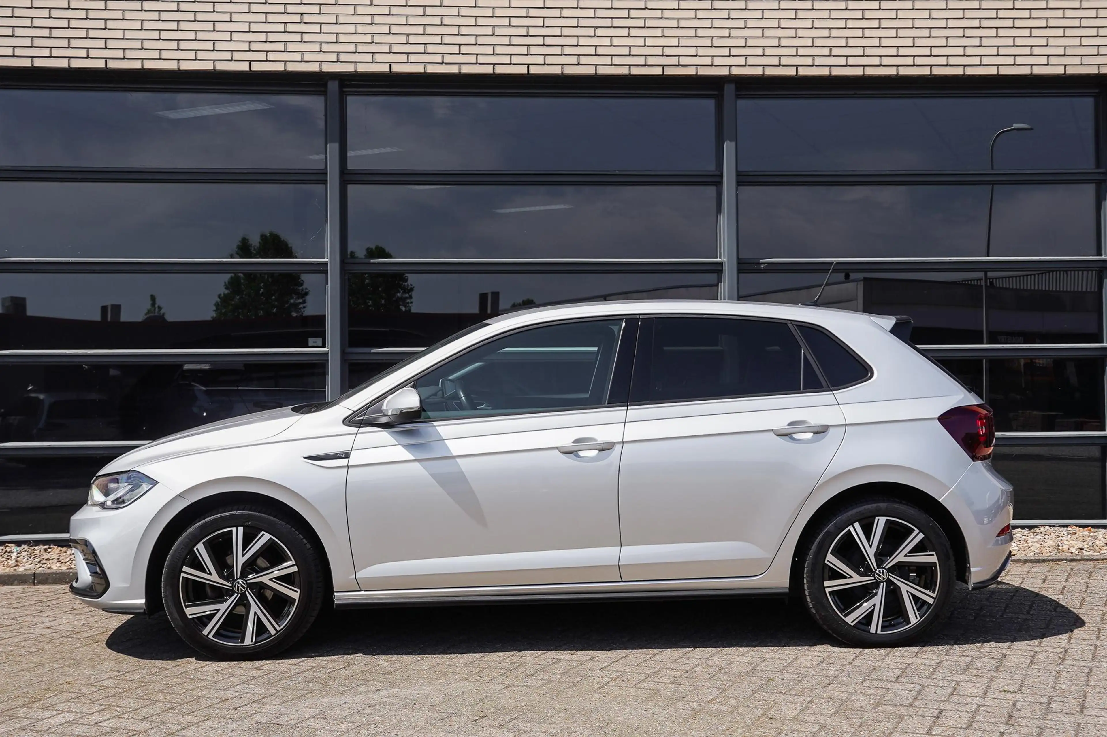 Volkswagen Polo 1.0 TSI R-Line Facelift|Digidash|Apple Crply — photo 2
