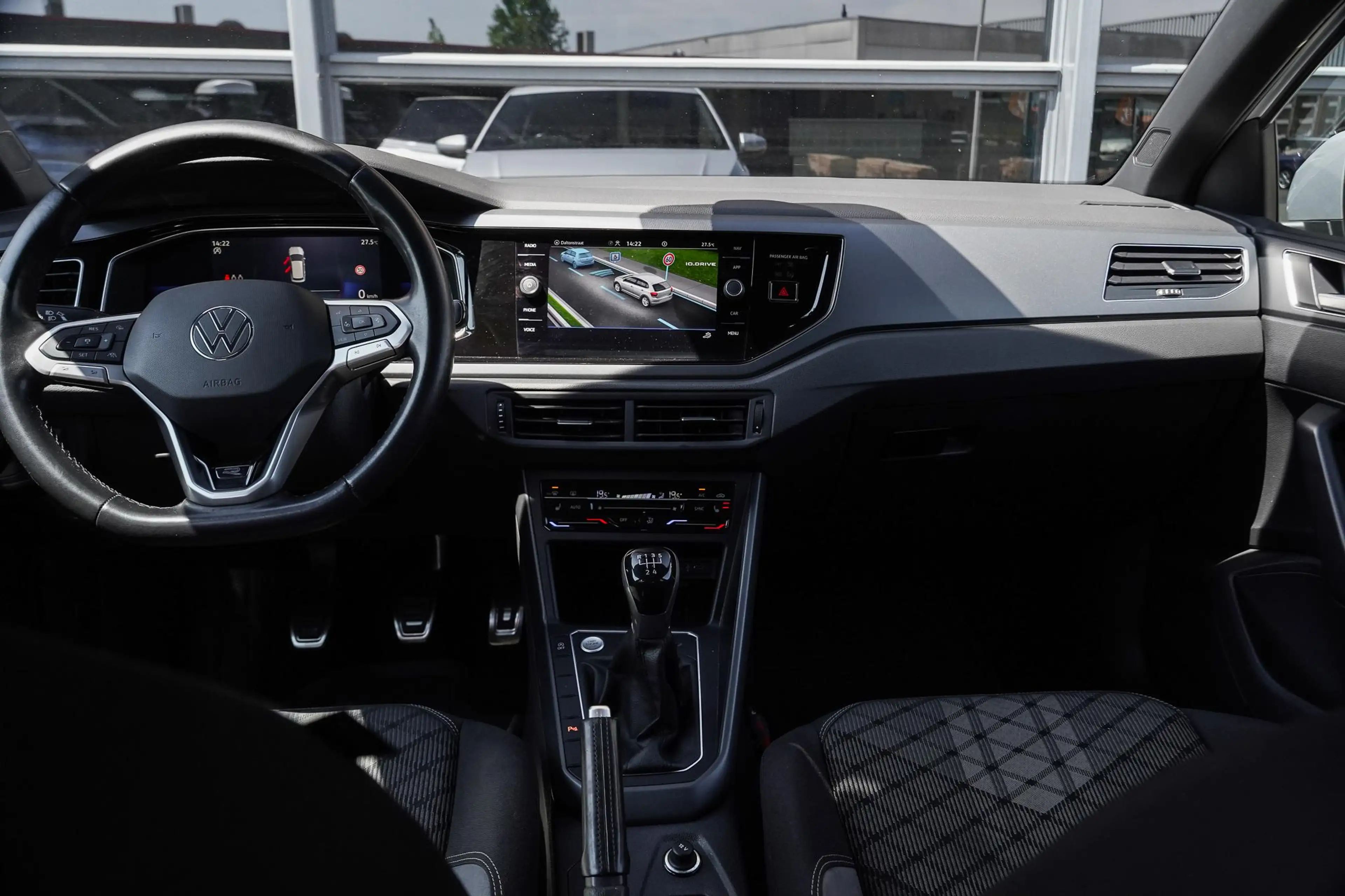 Volkswagen Polo 1.0 TSI R-Line Facelift|Digidash|Apple Crply — photo 8