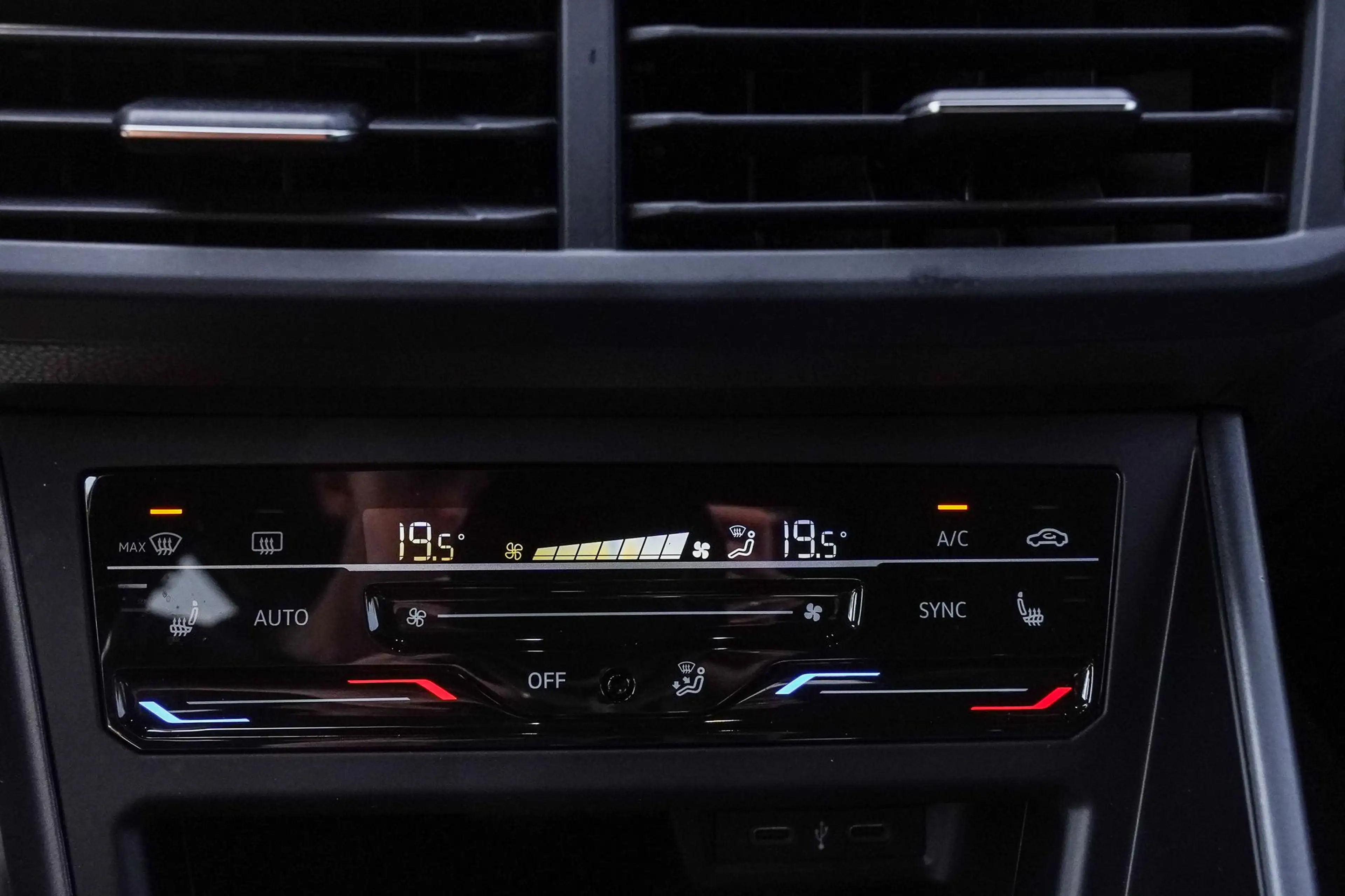 Volkswagen Polo 1.0 TSI R-Line Facelift|Digidash|Apple Crply — photo 22