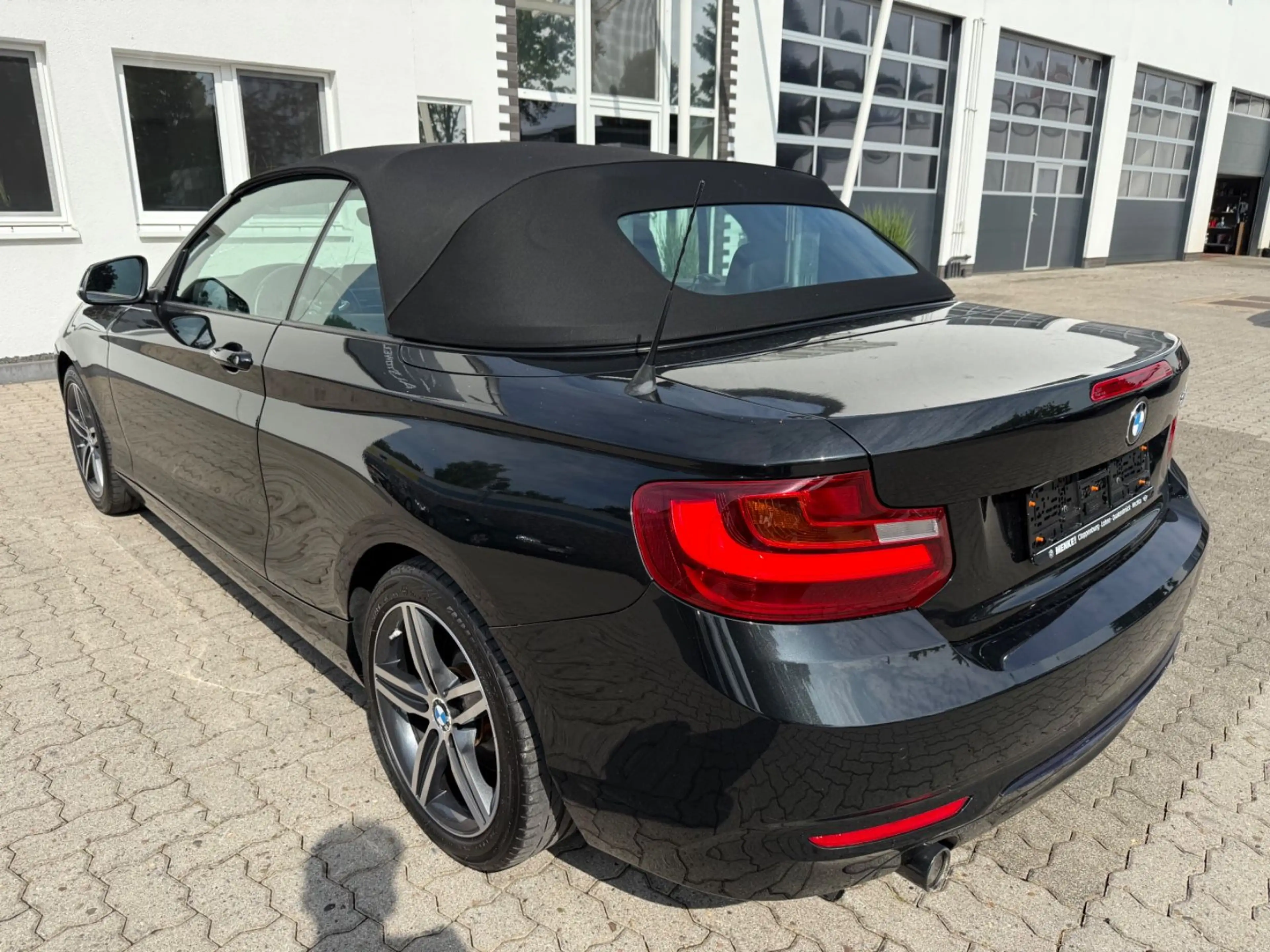 BMW 220 Baureihe 2 Cabrio 220 i Sport Line — photo 8
