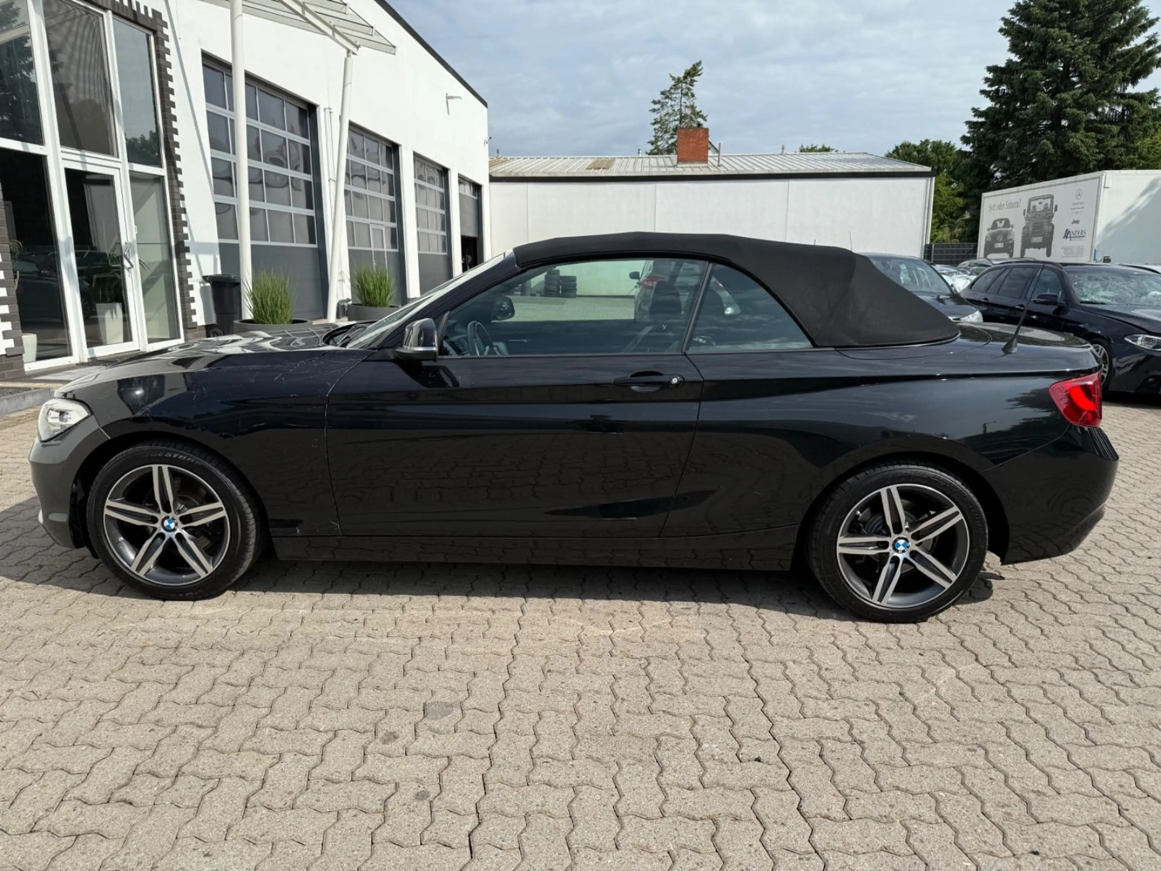 BMW 220 Baureihe 2 Cabrio 220 i Sport Line — photo 9