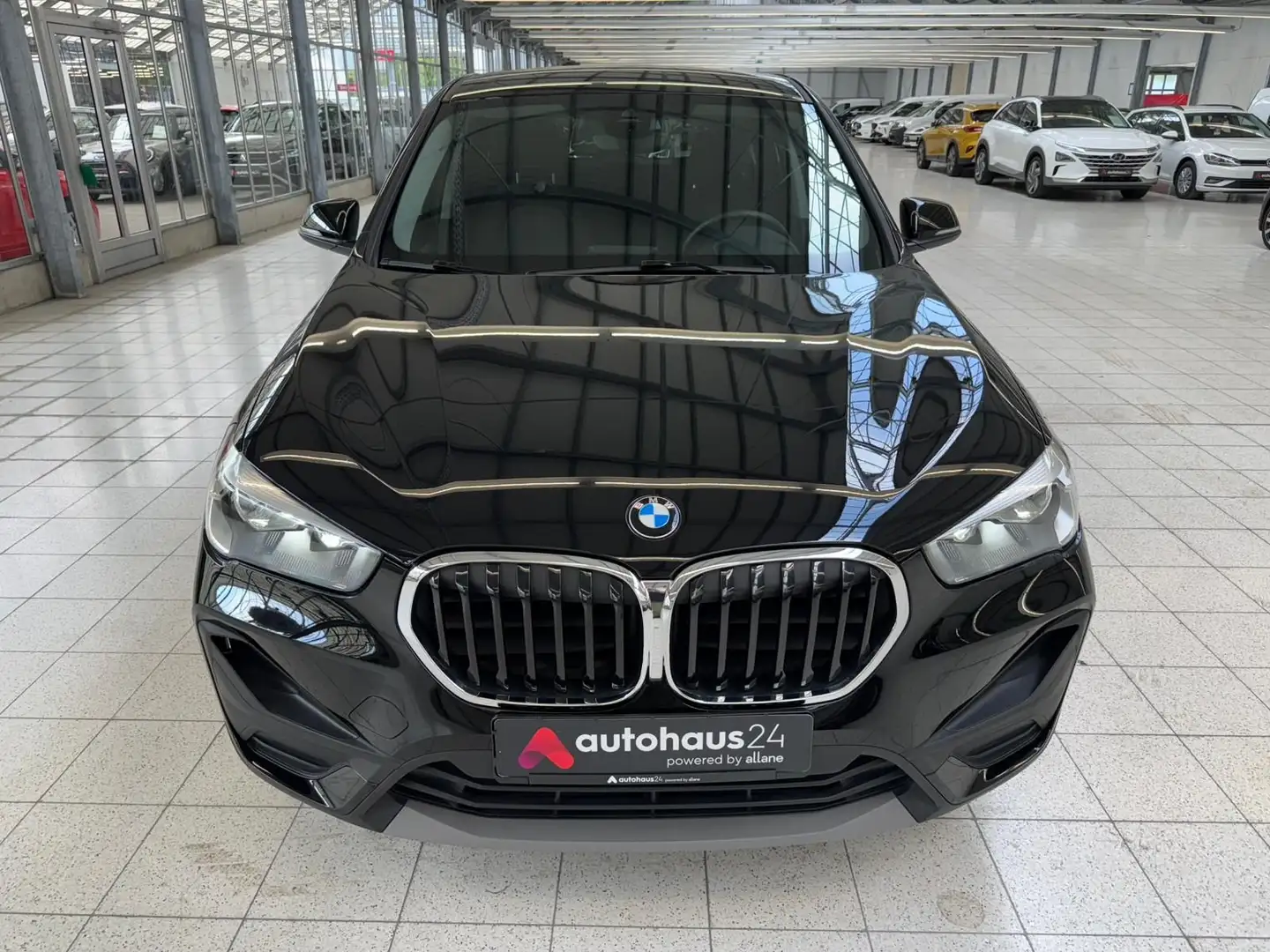 BMW X1 sDrive18i   Kamera|Navi|Sitzheizung Schwarz - 2