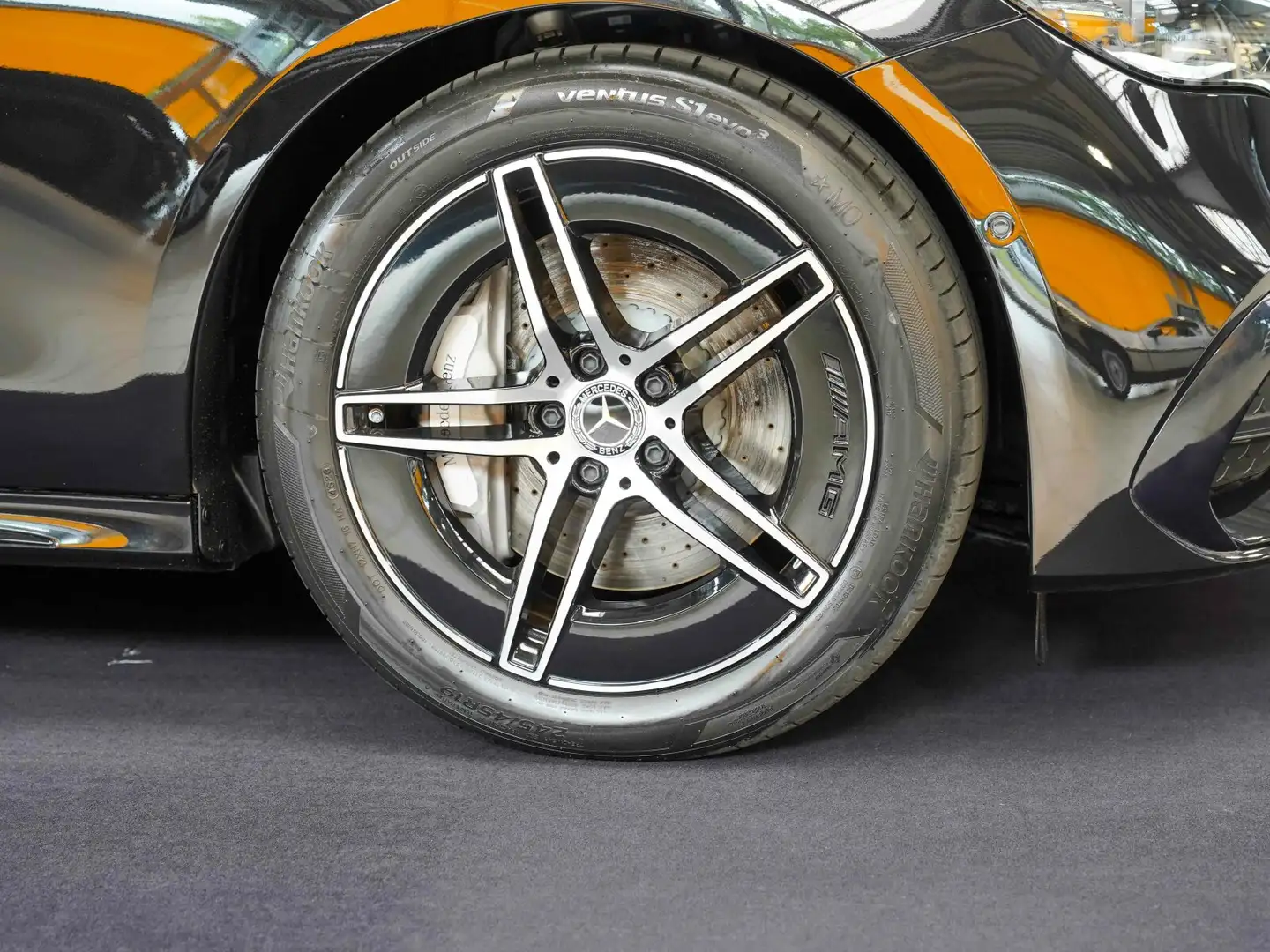 Mercedes-Benz E 450 E 450 d T 4M AMG Line Night nevagrau Superscreen Schwarz - 2