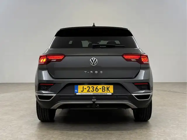 Volkswagen T-Roc view 8