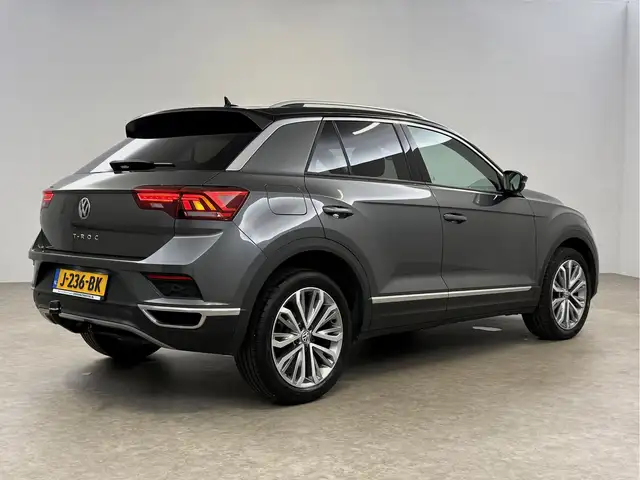 Volkswagen T-Roc view 12